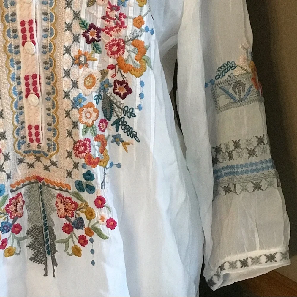 JOHNNY WAS White Rayon Tunic Blouse Top Colorful Floral EMBROIDERY Size Small - Picture 4 of 11